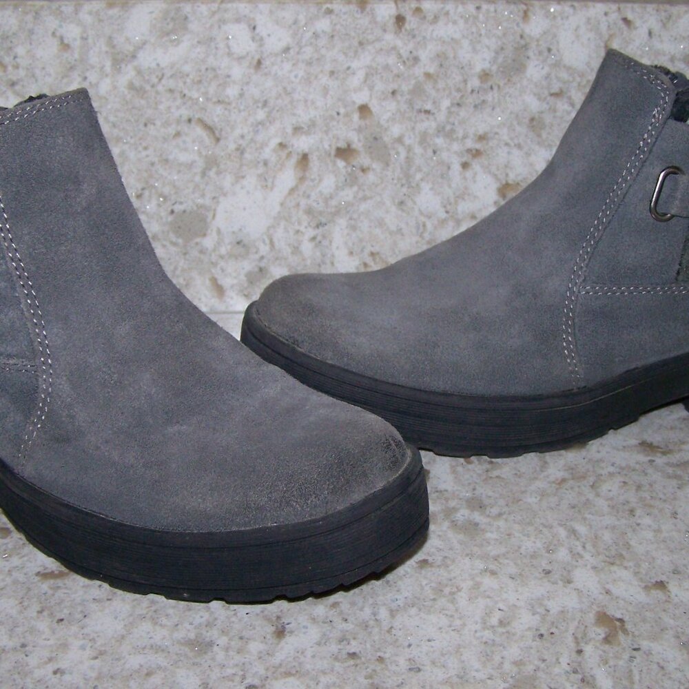 Earth Origins Suede Ankle Boots – Tate 7.5M